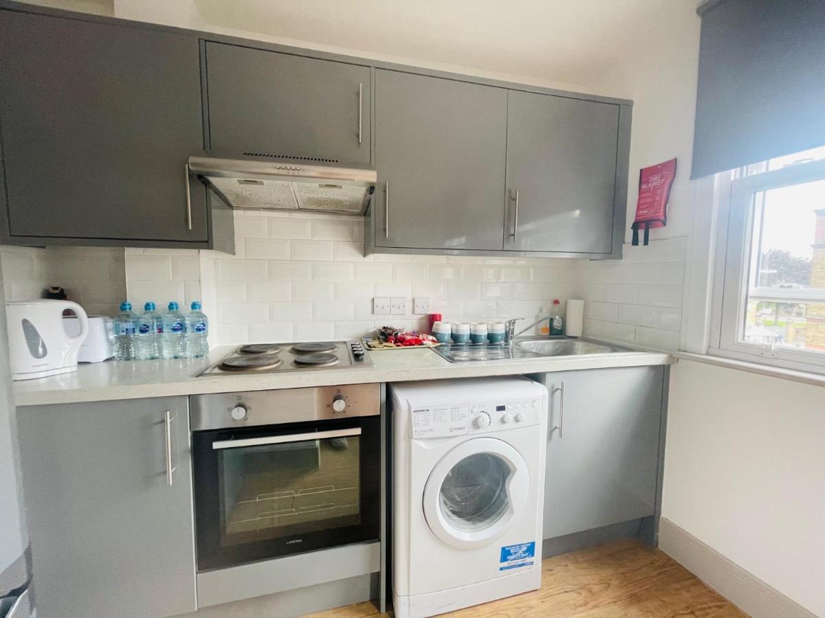 Lovely 1 Bedroom Apartment In Londres Extérieur photo