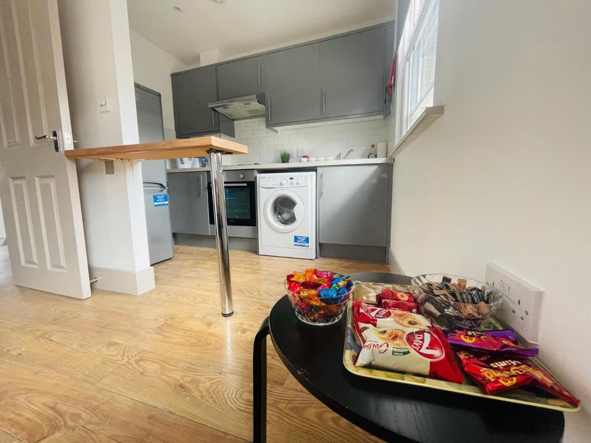 Lovely 1 Bedroom Apartment In Londres Extérieur photo