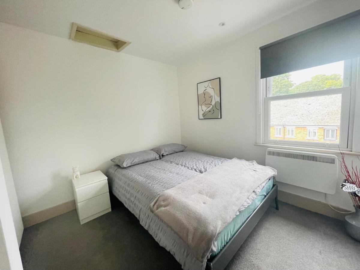 Lovely 1 Bedroom Apartment In Londres Extérieur photo